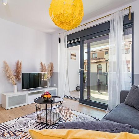 Apartment M****, New City Apartment + Parking Pula Exterior foto