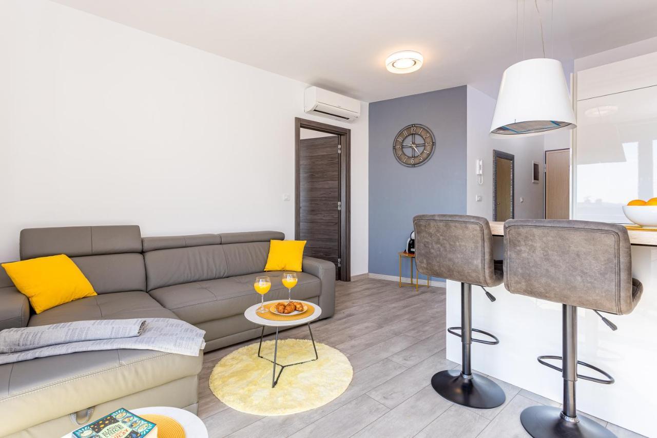 Apartment M****, New City Apartment + Parking Pula Exterior foto