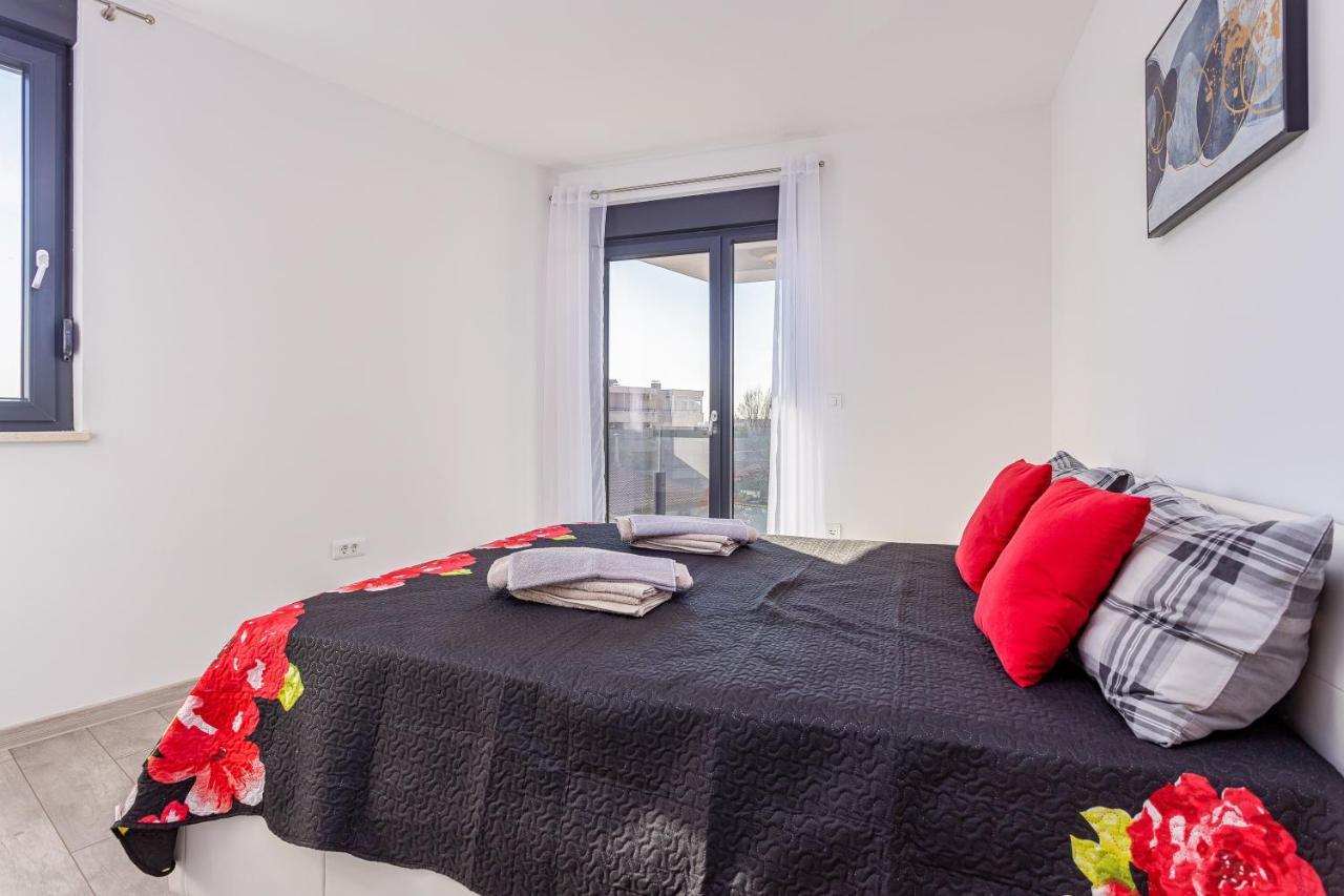 Apartment M****, New City Apartment + Parking Pula Exterior foto
